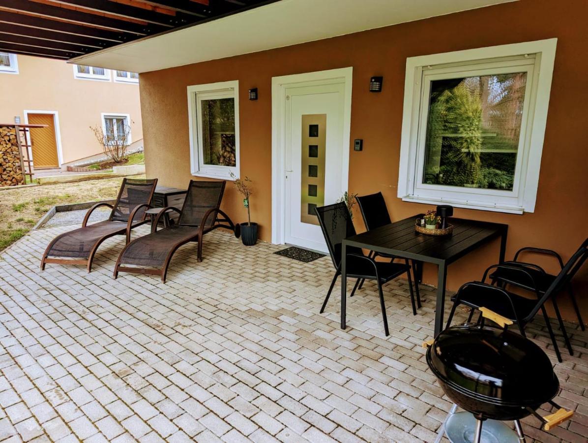 Ferienwohnung Jobst - Ruhig Mit Blick Ins Gruene Nittenau Exterior photo